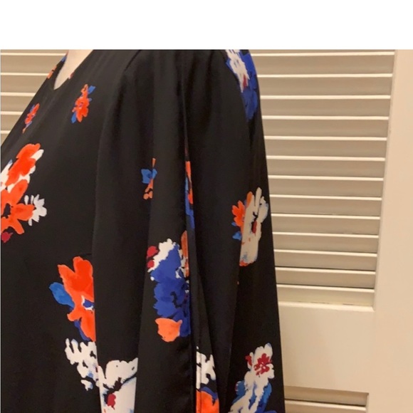 Vince Camuto Cold Shoulder Blouse in Rich Black, Size Medium - Picture 7 of 12